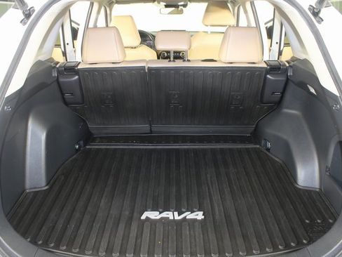 Used 2021 Toyota RAV4 XLE Premium image 20