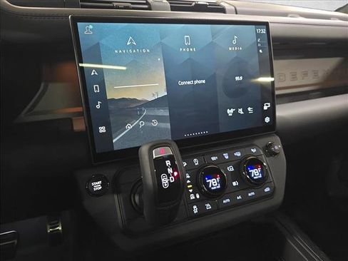 New 2026 Land Rover Defender 110 OCTA AWD/4WD image 22