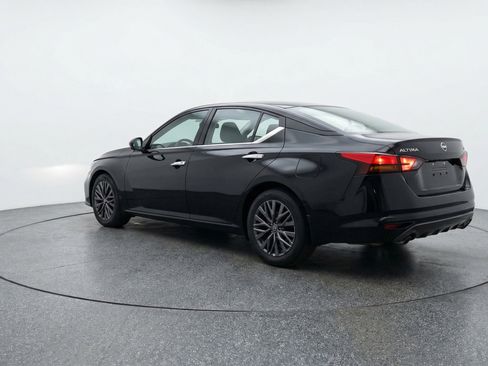 Used 2025 Nissan Altima 2.5 SV image 6
