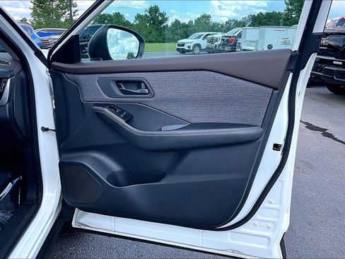 Used 2022 Nissan Rogue S FWD image 29
