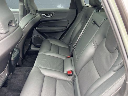 Certified 2023 Volvo XC60 B5 Plus w/ Climate Package image 21