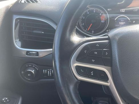 Used 2019 Jeep Cherokee Limited FWD image 21