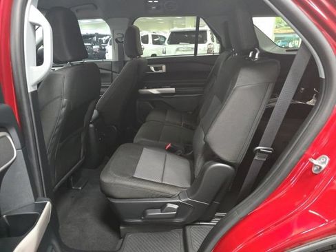 Used 2024 Ford Explorer XLT AWD/4WD image 12