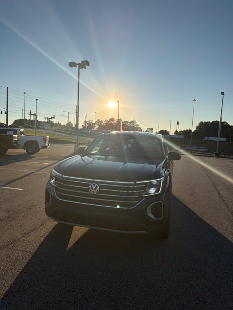 Used 2025 Volkswagen Atlas SE FWD image 3