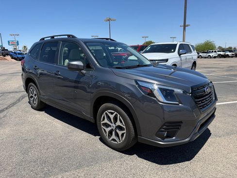 Used 2024 Subaru Forester Premium AWD/4WD image 3