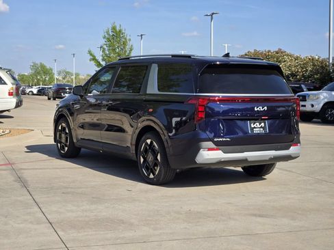 New 2026 Kia Carnival EX FWD image 3