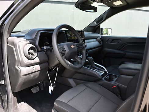 Used 2024 Chevrolet Colorado W/T w/ Safety Package image 18