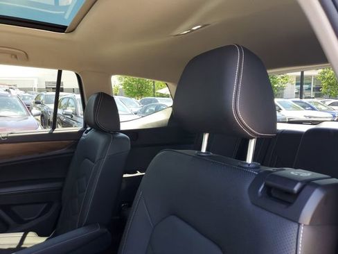 Certified 2025 Volkswagen Atlas SE w/ Panoramic Sunroof Package FWD image 9