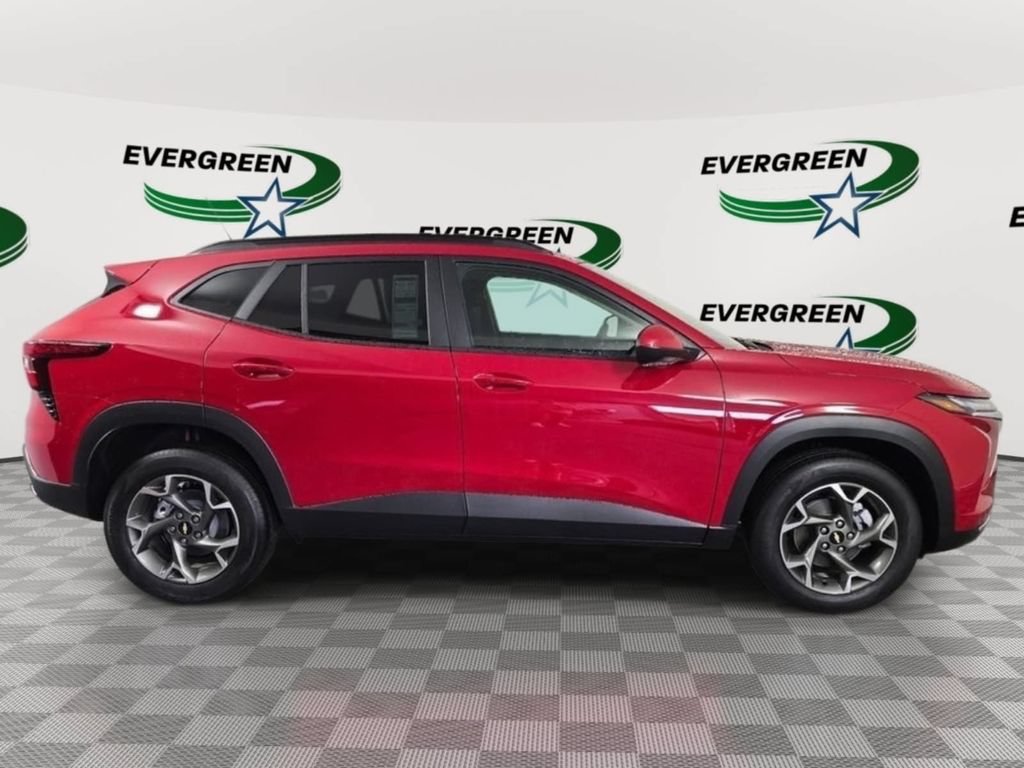 Used 2026 Chevrolet Trax LT w/ Driver Confidence Package FWD image 6