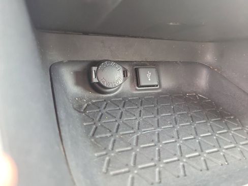 Used 2021 Toyota RAV4 LE image 21