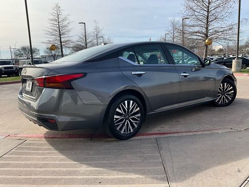 Used 2025 Nissan Altima 2.5 SV image 6