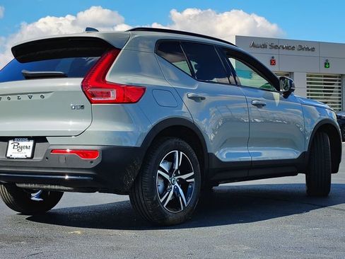 New 2026 Volvo XC40 B5 Core w/ Climate Package image 3