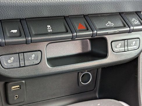 Used 2018 Chevrolet Colorado Z71 AWD/4WD image 17