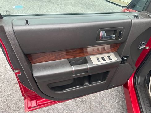 Used 2009 Ford Flex SEL image 16