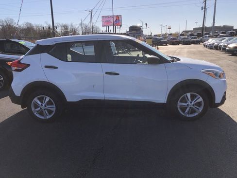 Used 2020 Nissan Kicks S image 6