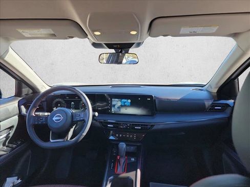 Used 2025 Nissan Kicks SR image 17