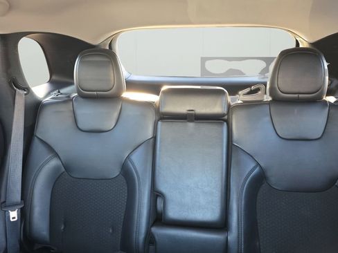 Used 2021 Jeep Cherokee Latitude Plus AWD/4WD image 14