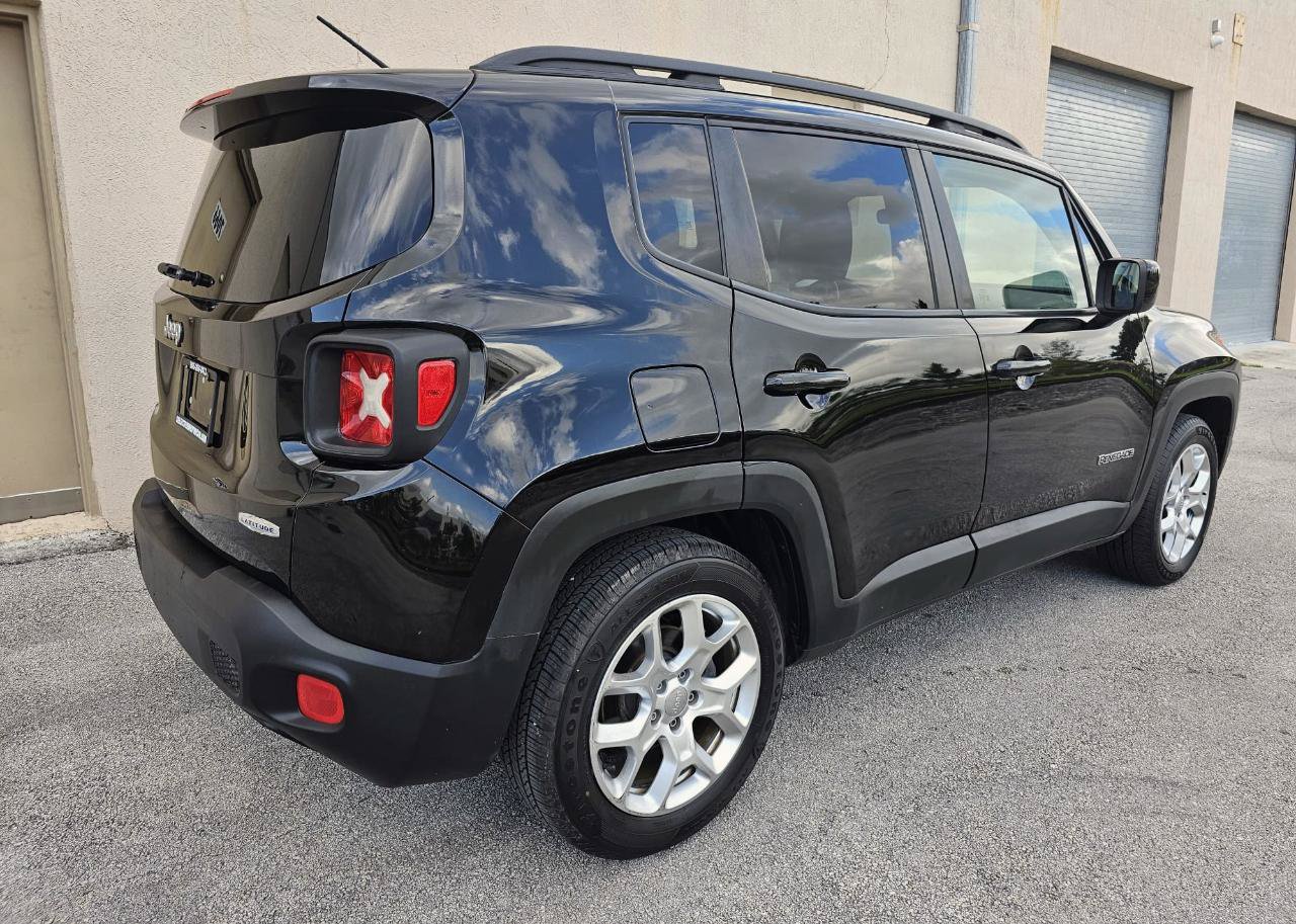 Used 2015 Jeep Renegade Latitude FWD image 12