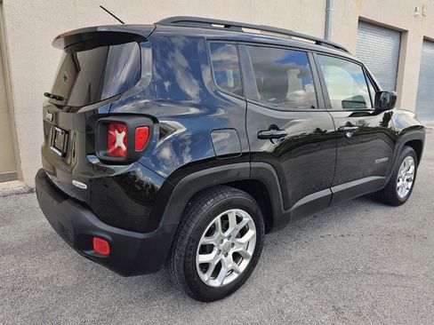 Used 2015 Jeep Renegade Latitude FWD image 12