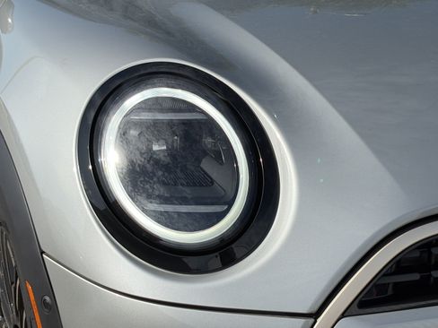 Used 2025 MINI Cooper 4-Door Hardtop FWD image 27