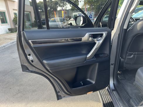 Used 2014 Lexus GX 460 image 25