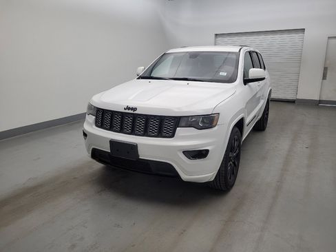 Used 2017 Jeep Grand Cherokee Altitude AWD/4WD image 15