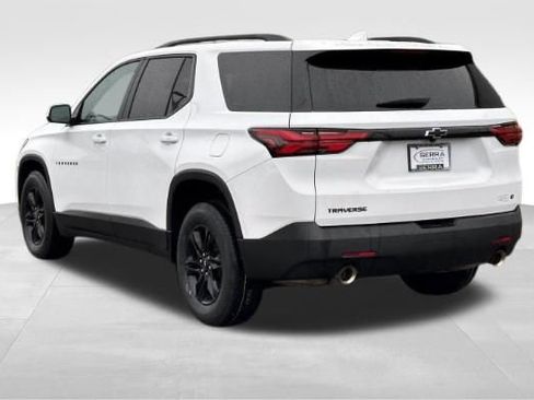 Used 2023 Chevrolet Traverse LT image 3