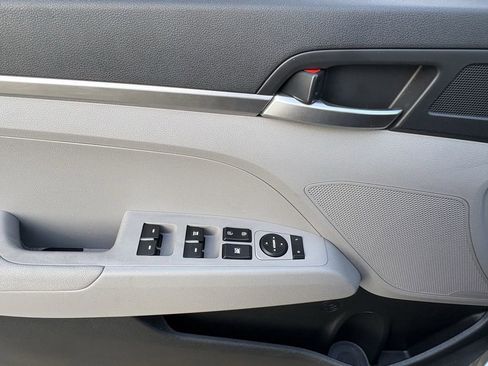 Used 2019 Hyundai Elantra SE image 22