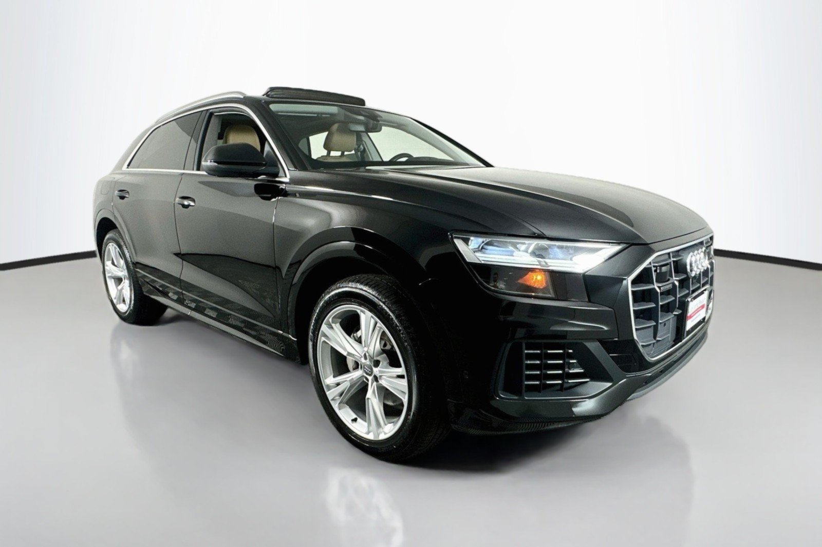 Used 2019 Audi Q8 Premium Plus w/ Premium Plus AWD/4WD image 24