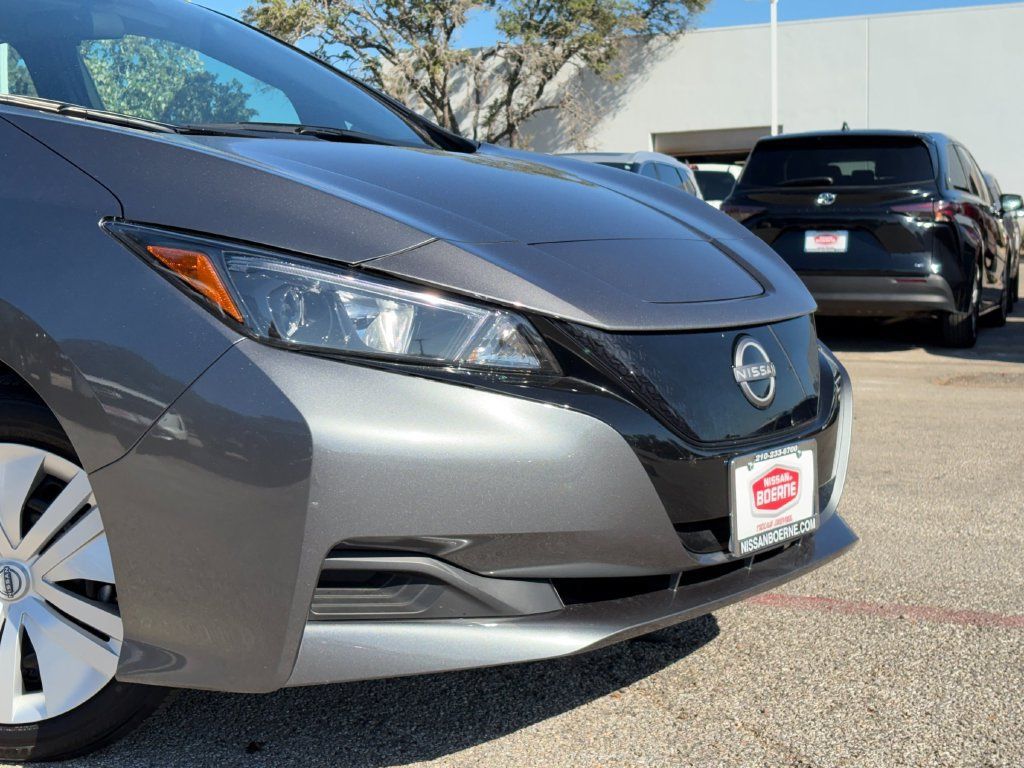 Used 2025 Nissan Leaf S FWD image 3