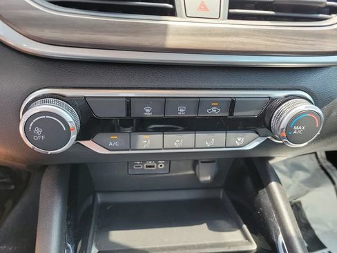 Used 2024 Nissan Altima 2.5 SV FWD image 23