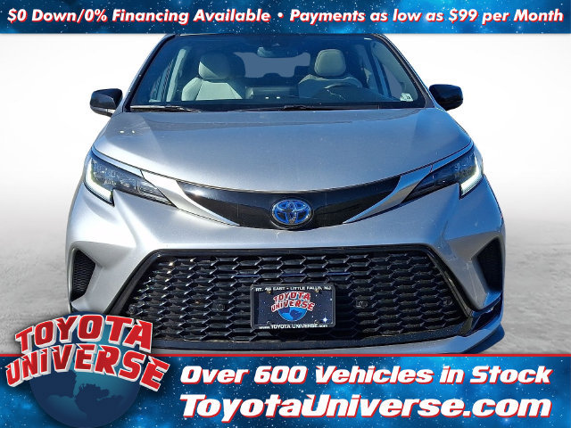 Used 2023 Toyota Sienna XSE w/ XSE Plus Package AWD/4WD image 2