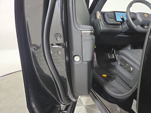 Used 2024 Rivian R1S Adventure AWD/4WD image 32