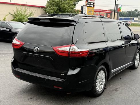 Used 2016 Toyota Sienna XLE w/ XLE Navigation Package FWD image 5