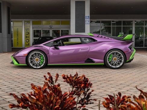 Used 2023 Lamborghini Huracan STO image 7