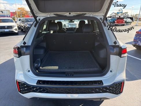 New 2026 Volkswagen Tiguan SE R-Line image 22