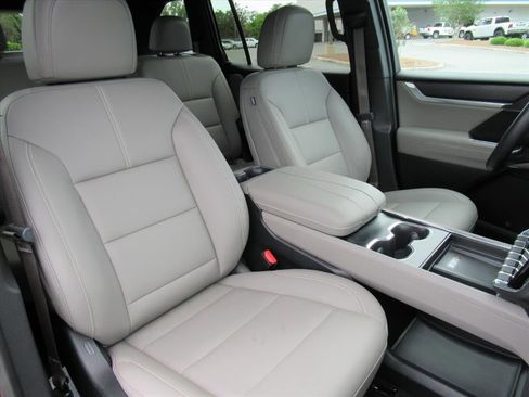 Used 2024 GMC Acadia Elevation w/ Luxury Package FWD image 9