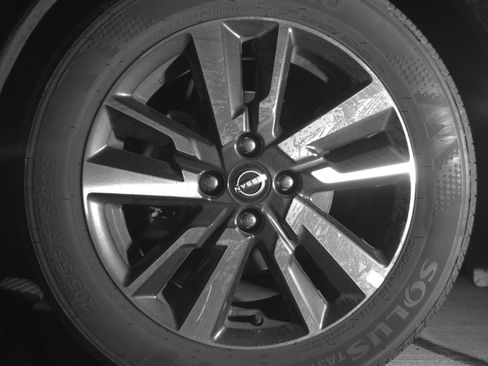 Used 2025 Nissan Versa SV FWD image 15
