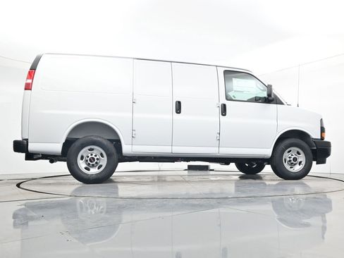 New 2026 GMC Savana 2500 w/ Driver Convenience Package image 24
