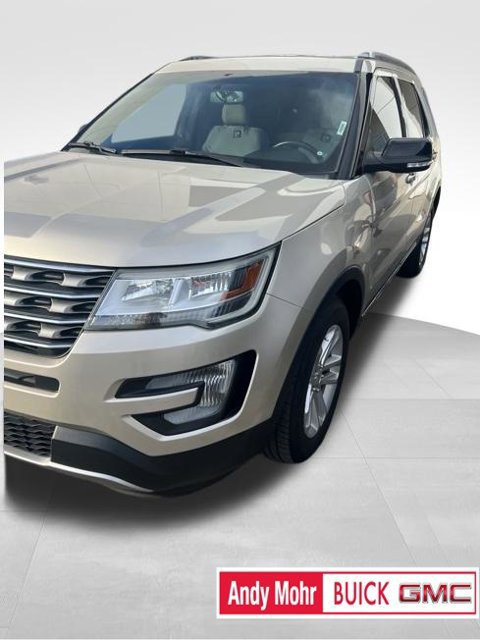 Used 2017 Ford Explorer XLT w/ Equipment Group 201A FWD image 2