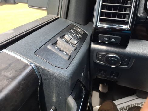 Used 2022 Ford F250 Lariat w/ Black Appearance Package AWD/4WD image 16