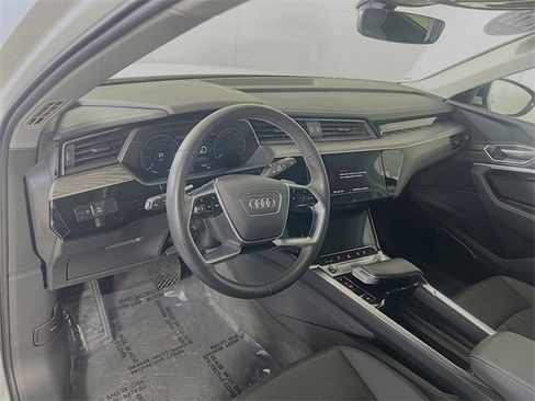 Used 2023 Audi e-tron Premium Plus w/ Premium Plus Package image 10