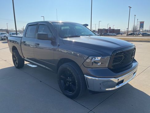 Used 2017 RAM 1500 Classic SLT image 7