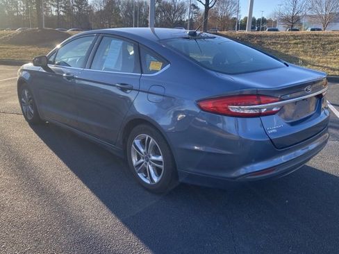 Used 2018 Ford Fusion SE w/ Fusion SE Technology Package image 3