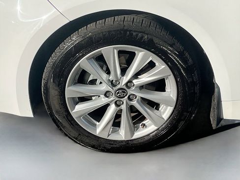 Used 2024 Toyota Corolla SE w/ SE Package image 29