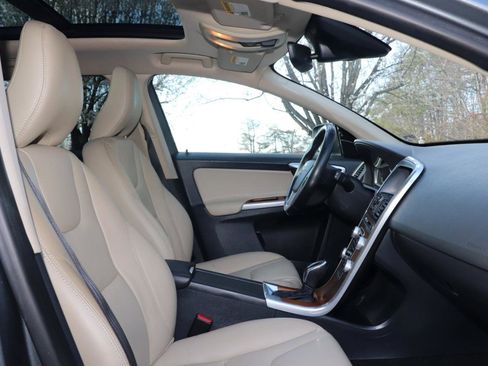 Used 2017 Volvo XC60 T5 Inscription w/ Preferred Option Package image 37