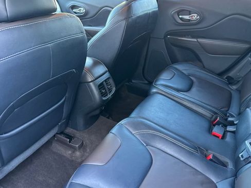 Used 2014 Jeep Cherokee Limited w/ Technology Group FWD image 11