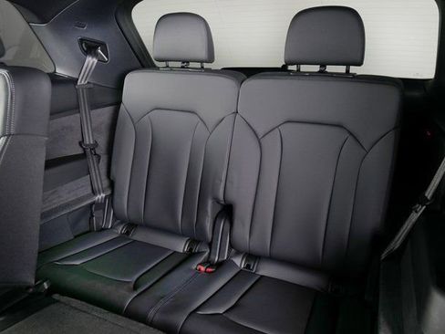 Certified 2025 Audi Q7 3.0T Premium w/ Convenience Package image 11