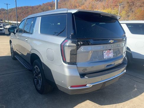 New 2026 Chevrolet Suburban LT image 23