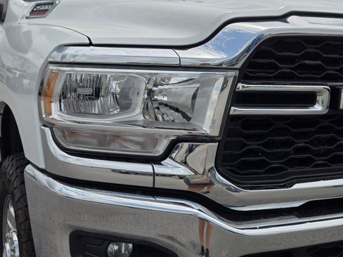 Used 2022 RAM 2500 Tradesman w/ Chrome Appearance Group AWD/4WD image 3